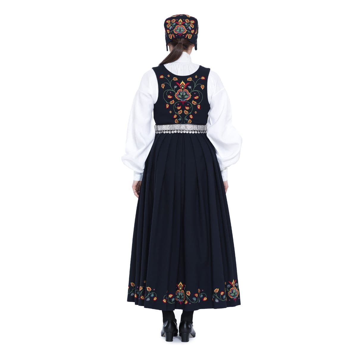 Valdres_bunad_dame_bak_heimenhusfliden.jpg