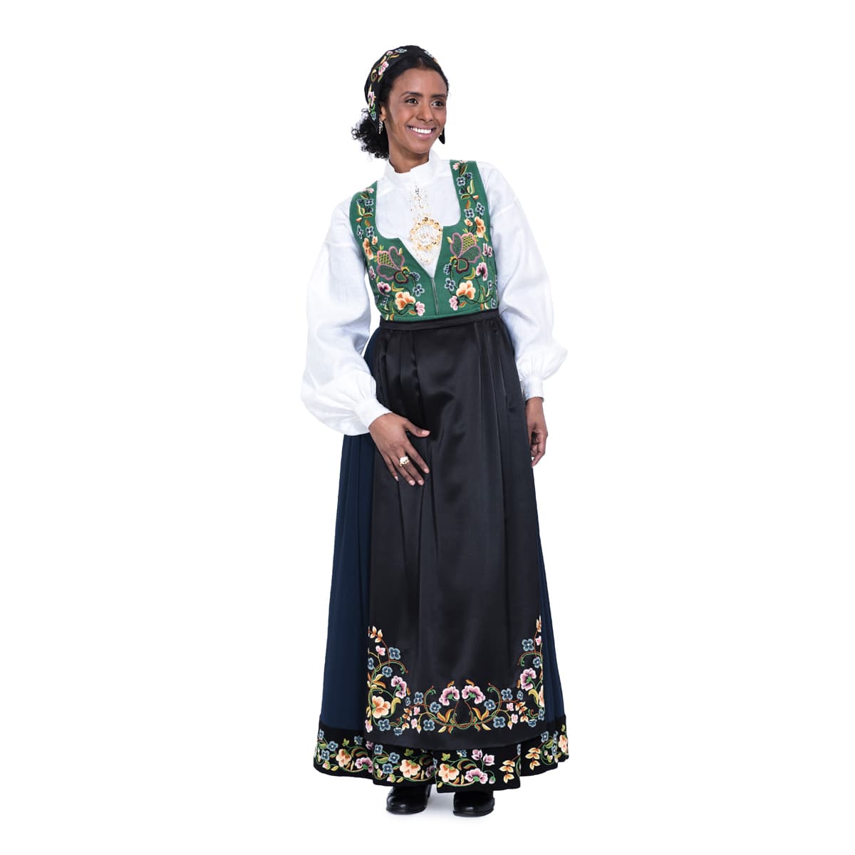Aksel_Waldemar_B59_bunad_dame_siden.jpg