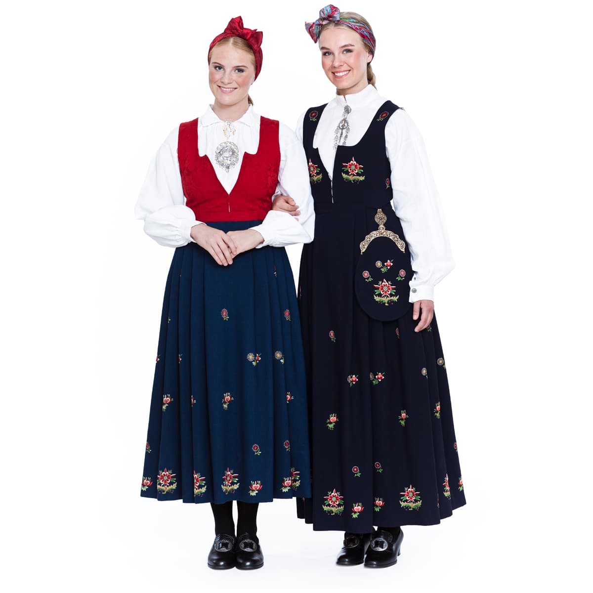 Maria-Jordet-B2_damebunad-rødt-liv-og-hel-blå.jpg