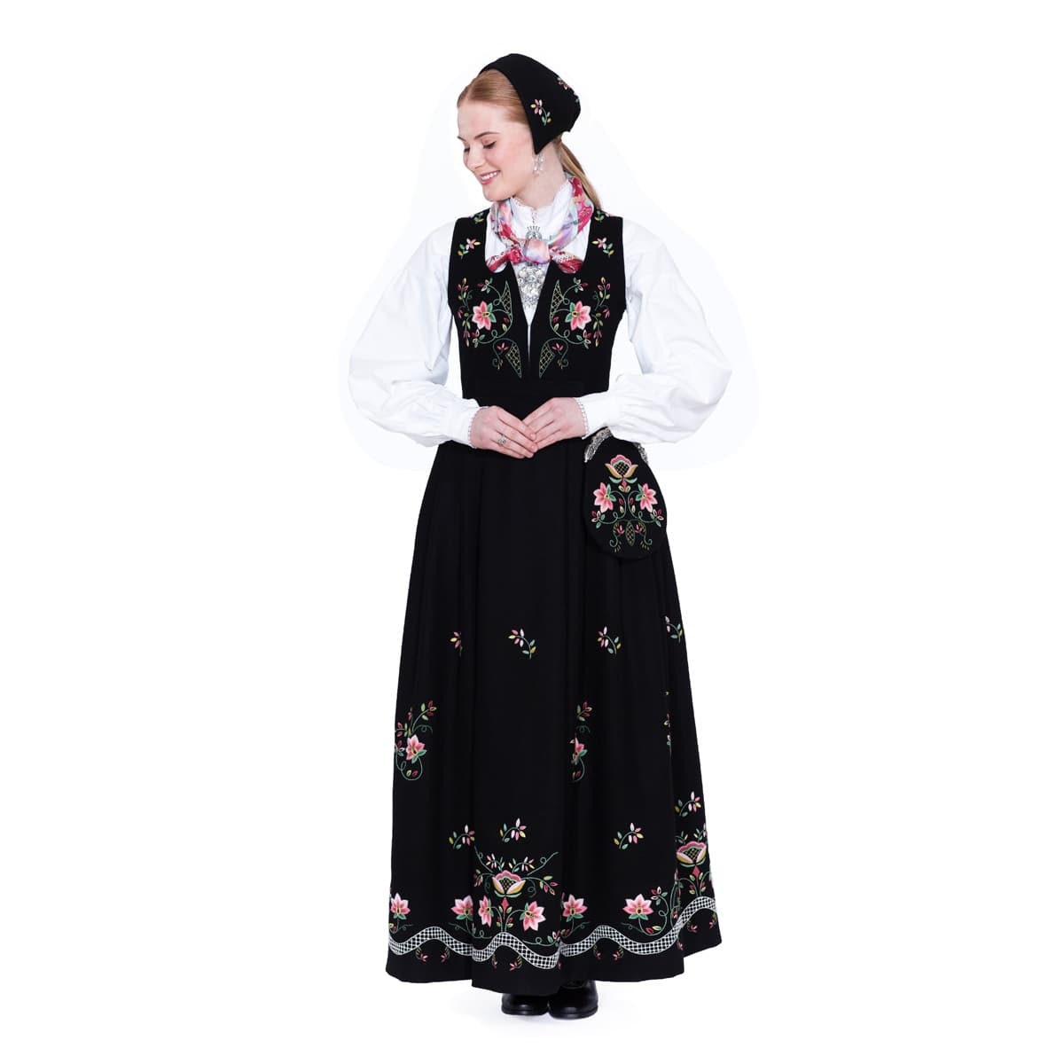 Lundeby_B9_bunad_dame_.jpg