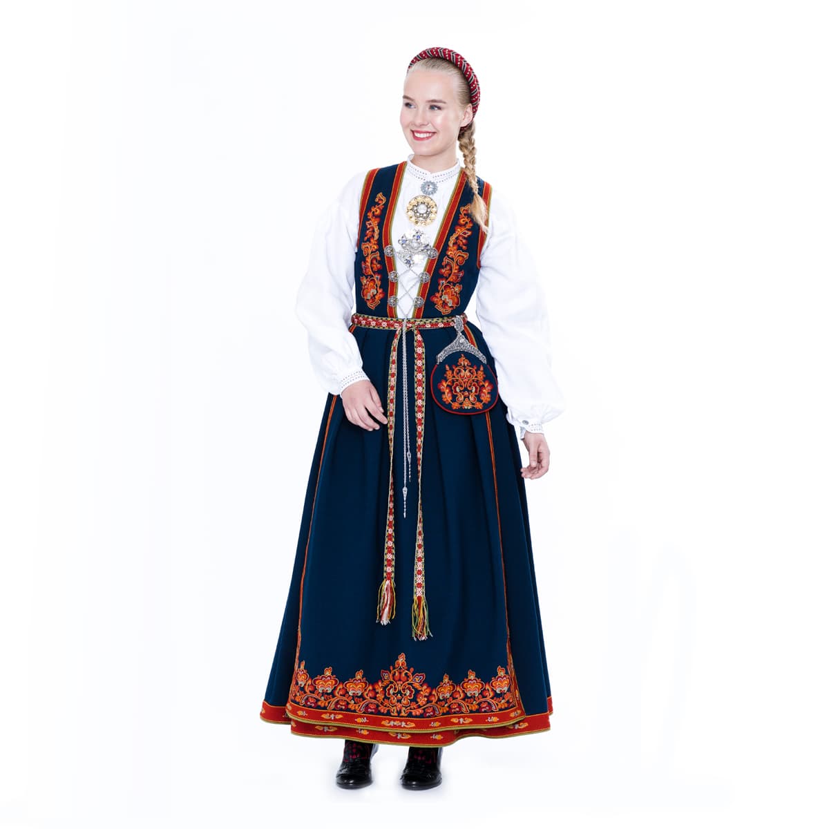 Vest-Telemark_U55_damebunad.jpg