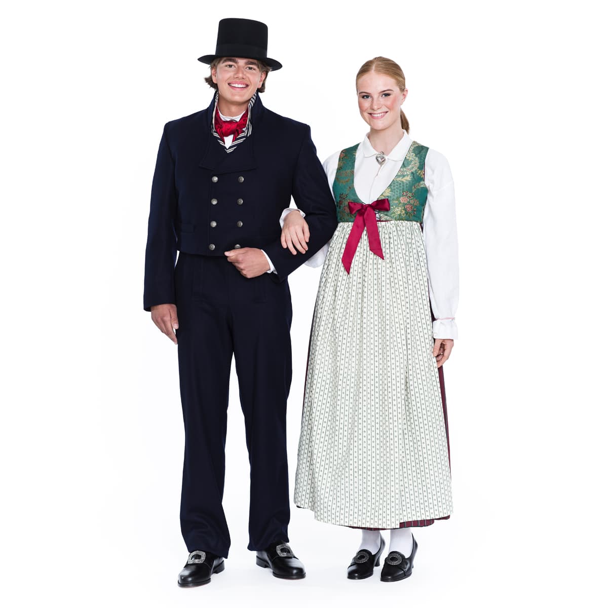 Akerdrakt_mann_dame_gruppe.jpg