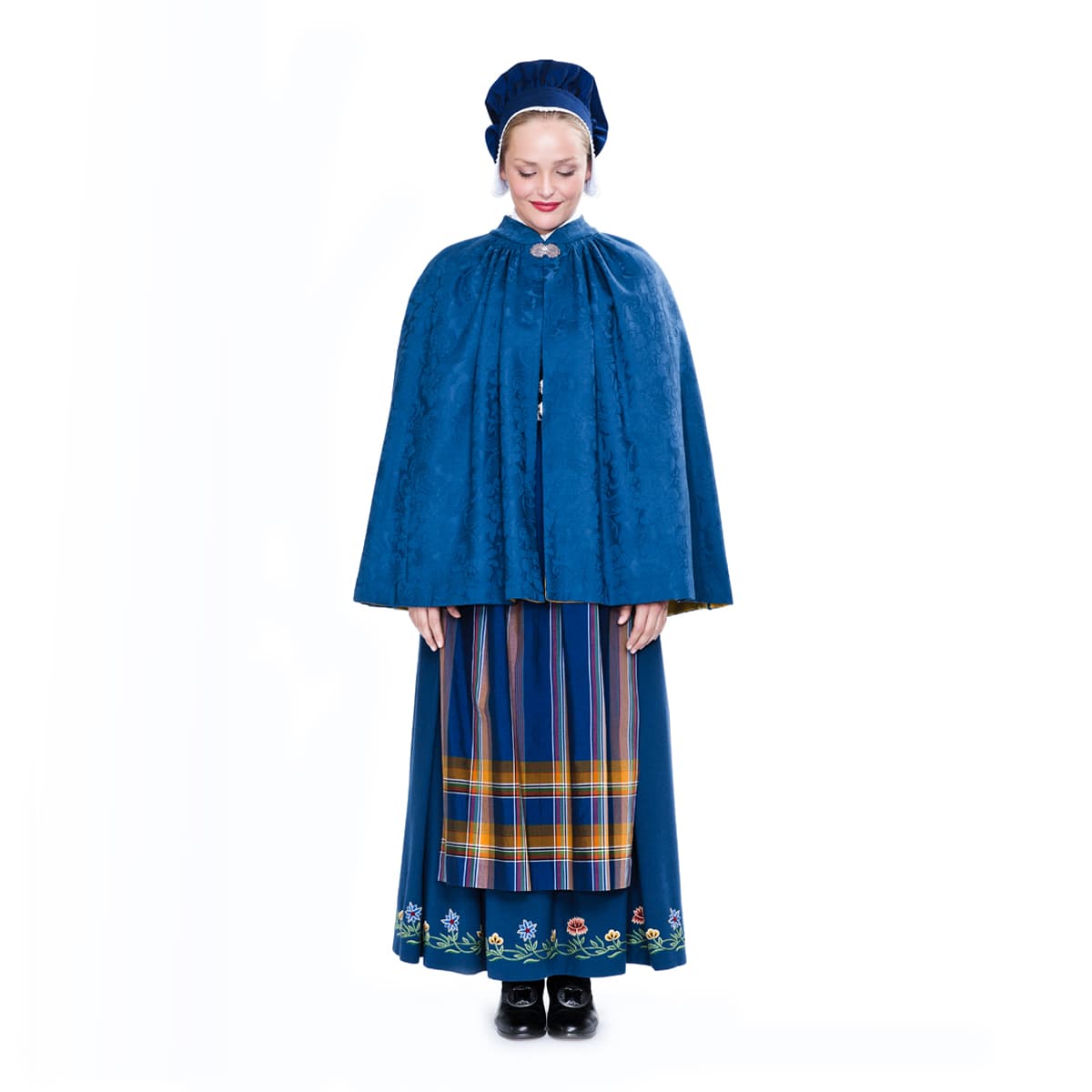 Nordlandsbunad_G1_Vefsen_dame_cape.jpg