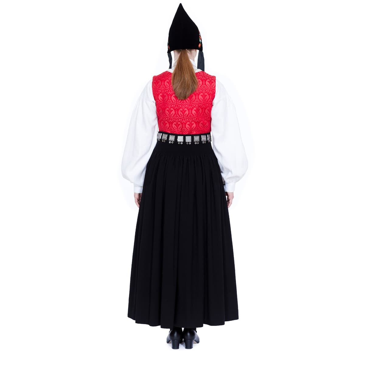 Nordmore_H1_bunad_dame_rod_vest_lue.jpg