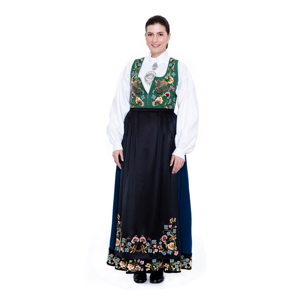 Aksel_Waldemar_bunad_dame_B95.jpg