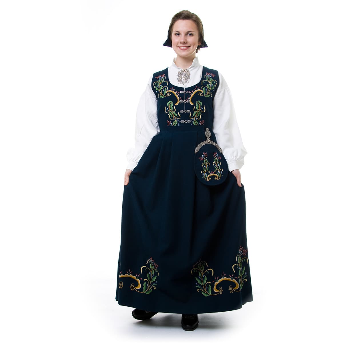 Sørkedalsbunad_dame.jpg