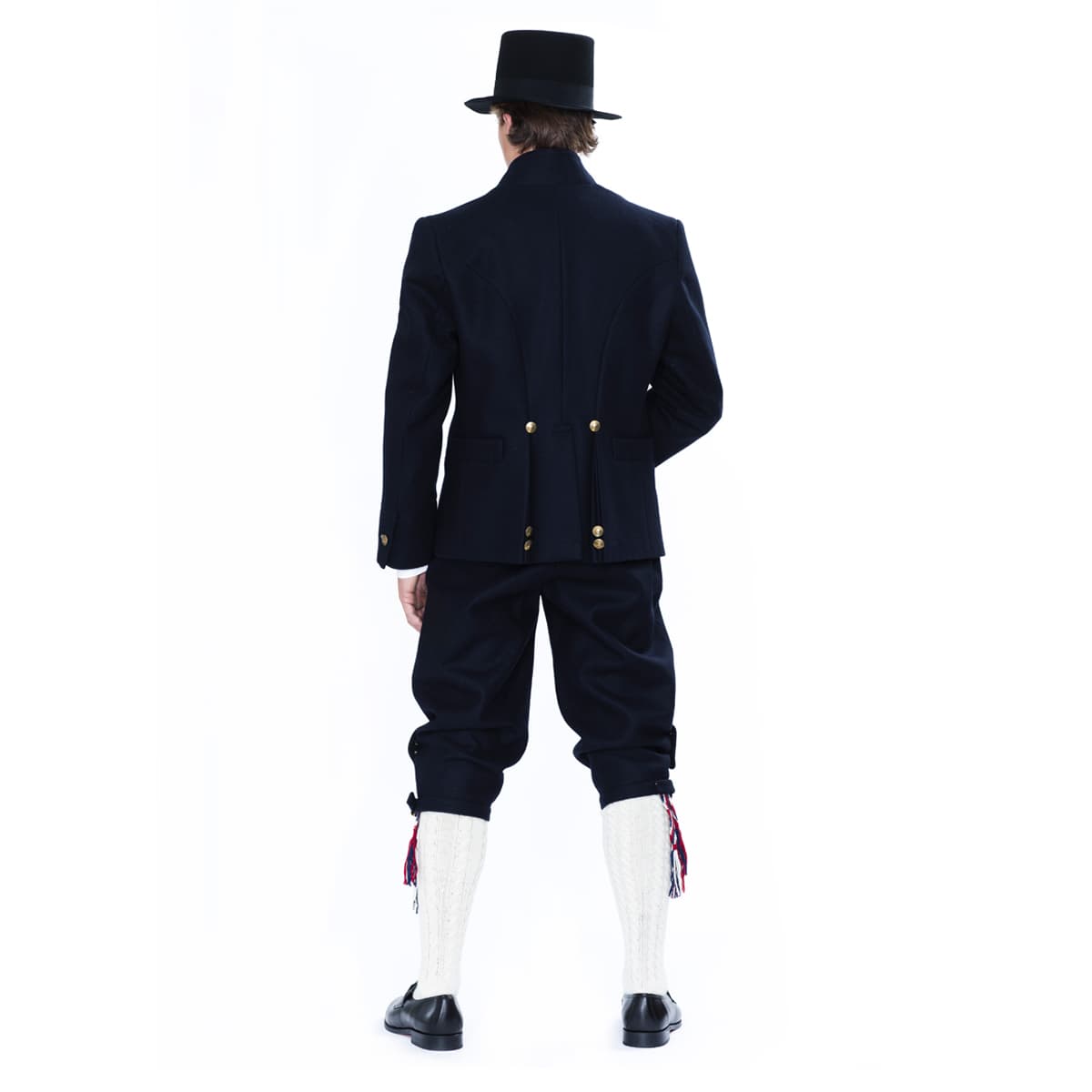 Nordmore_bunad_herre_hatt_bak.jpg